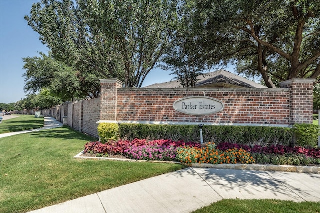 community sign featuring a lawn