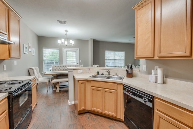 kitchen with black appliances, sink, an inviting chandelier, light hardwood / wood-style floors, and kitchen peninsula