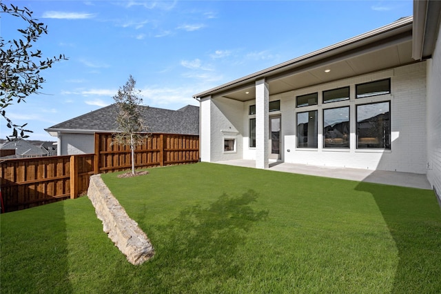 view of yard featuring a patio area