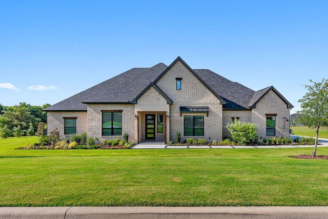 view of front facade with a front yard