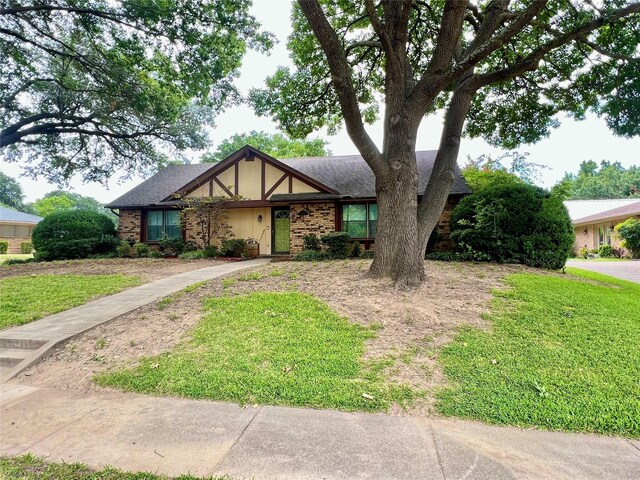 view of front of house with a front yard