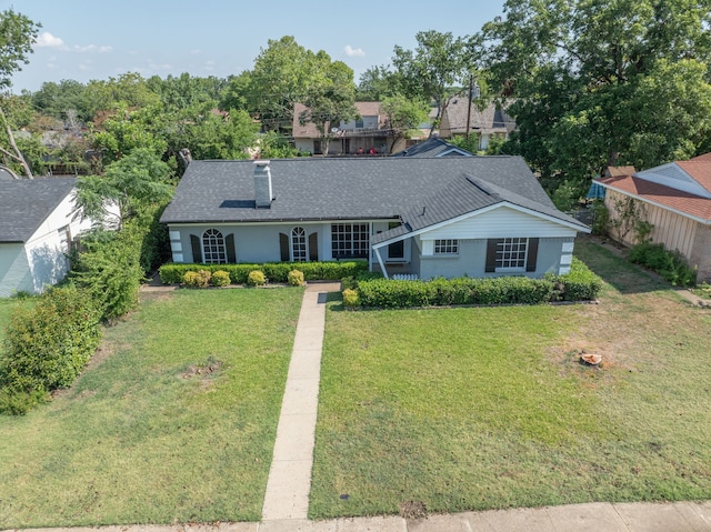 view of front of house with a front lawn