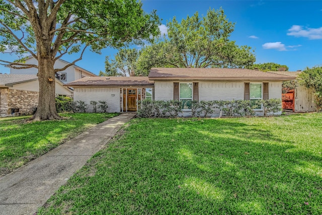 single story home with a front yard