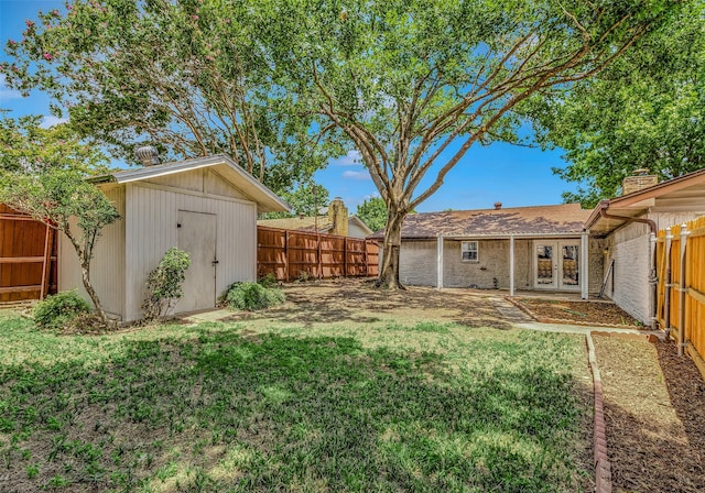 view of yard featuring a storage shed