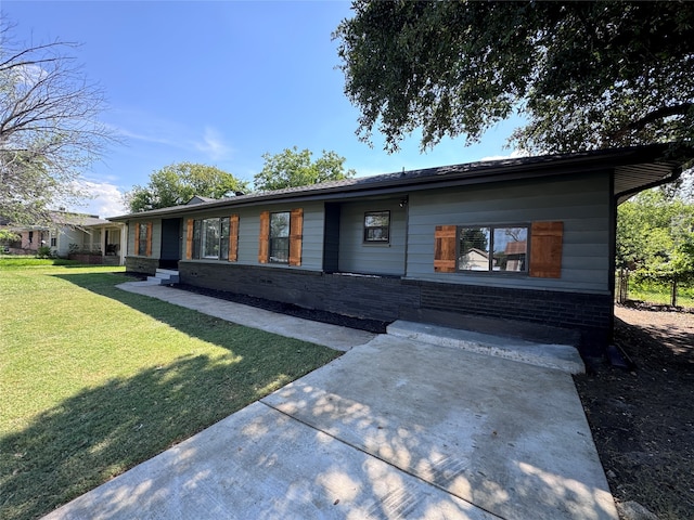 ranch-style house with a front lawn