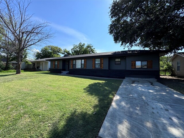 ranch-style home with a front lawn