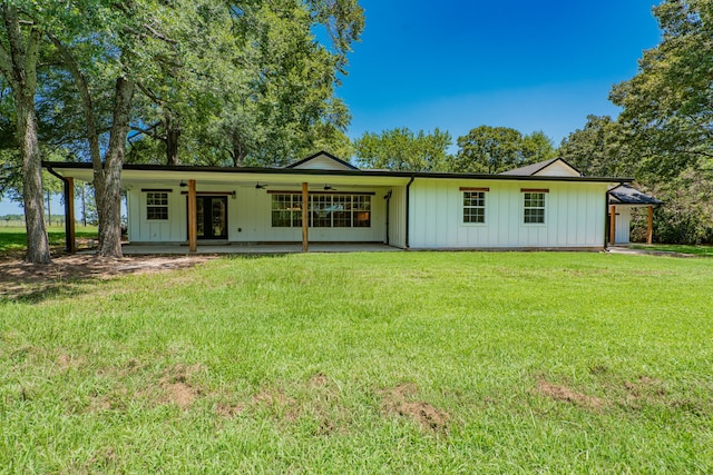 view of front of house featuring a patio, a front lawn, and ceiling fan