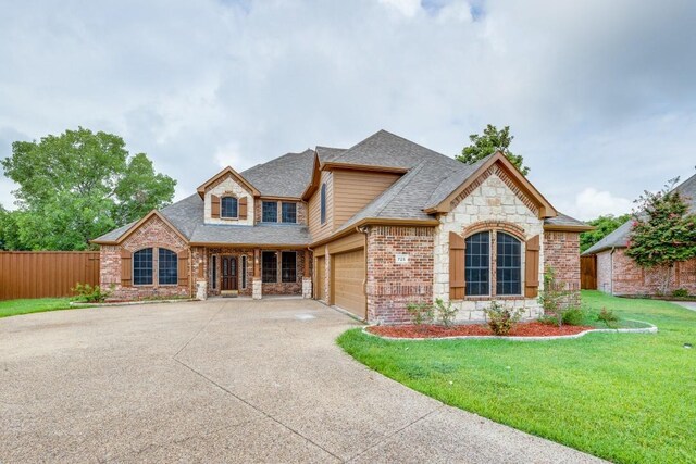 view of front of home featuring a front yard