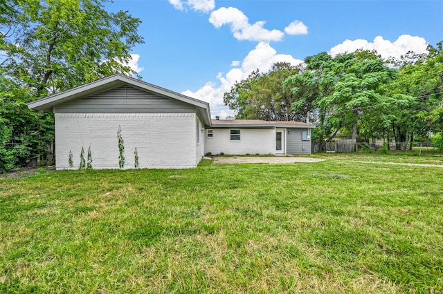 back of house featuring a yard