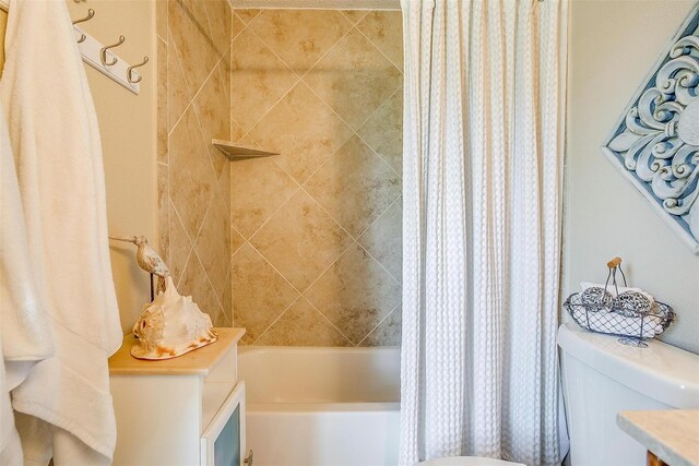 full bathroom featuring shower / bath combo with shower curtain, vanity, and toilet