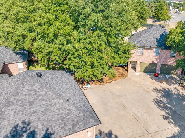 single story home with a front yard