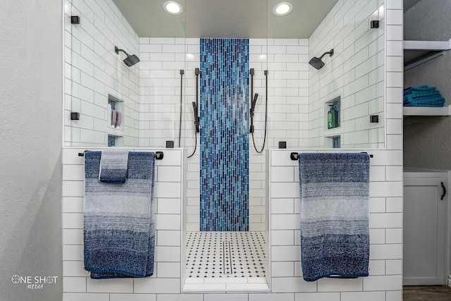 bathroom featuring a tile shower