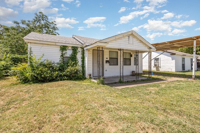 view of front of home with a front lawn and a pergola