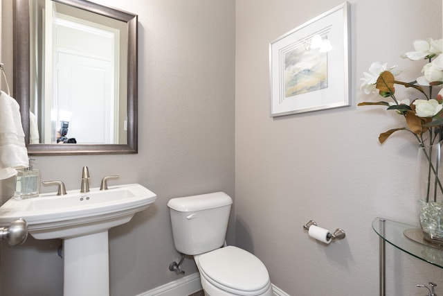 bathroom featuring toilet and sink