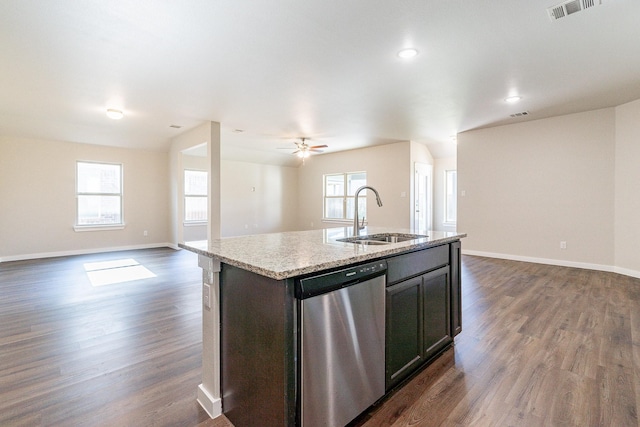 kitchen featuring dark wood-type flooring, sink, a kitchen island with sink, ceiling fan, and stainless steel dishwasher