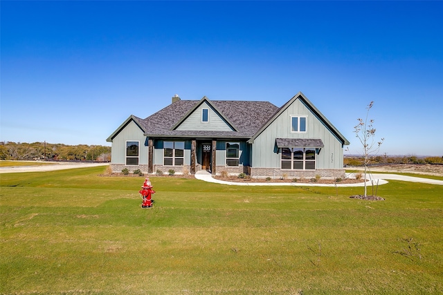 view of front of property with a front yard