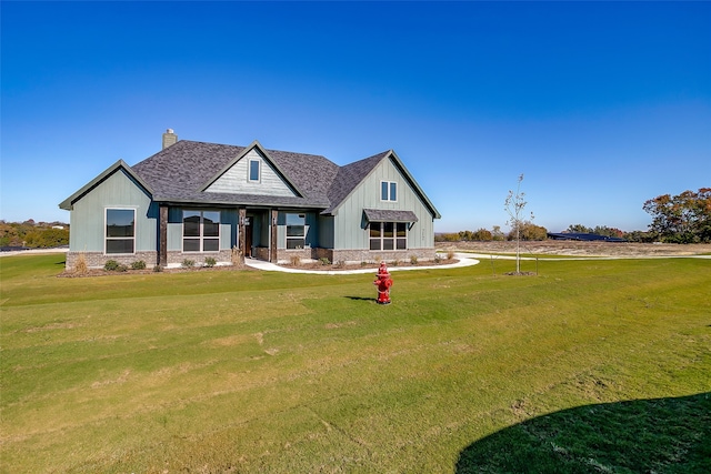 view of front of house featuring a front yard