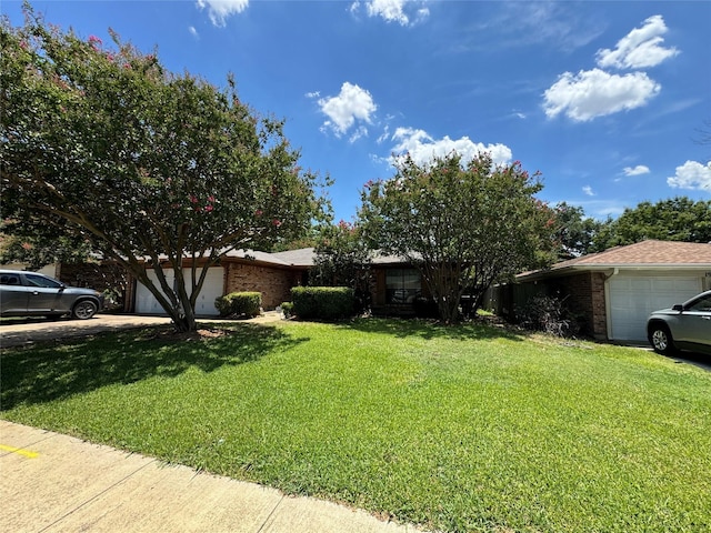 view of front of home featuring a garage and a front yard