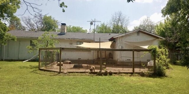 back of house featuring a lawn