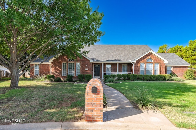 ranch-style home featuring a front lawn