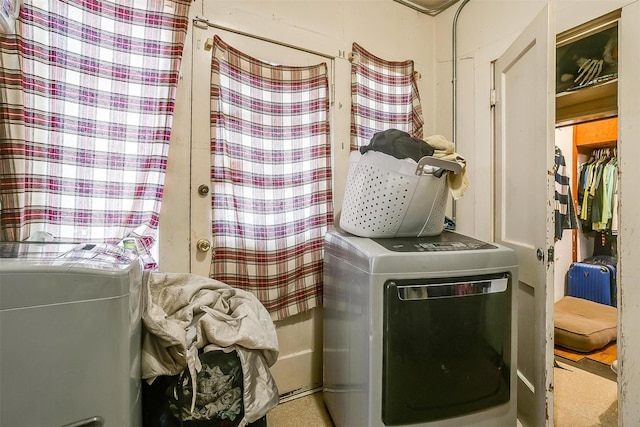 laundry area with washer / clothes dryer