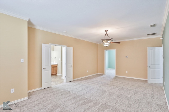 empty room featuring light carpet, ornamental molding, and ceiling fan