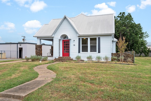 view of front of house with a front lawn