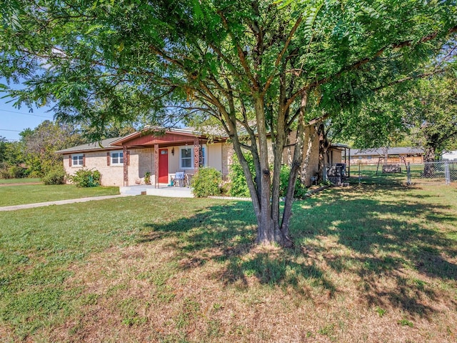 view of front of home featuring a front yard