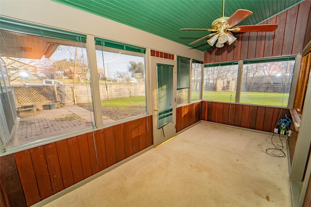 unfurnished sunroom featuring vaulted ceiling and ceiling fan