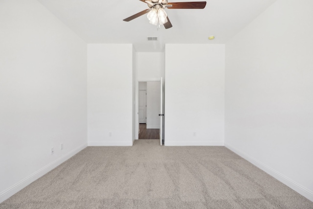 carpeted empty room featuring ceiling fan