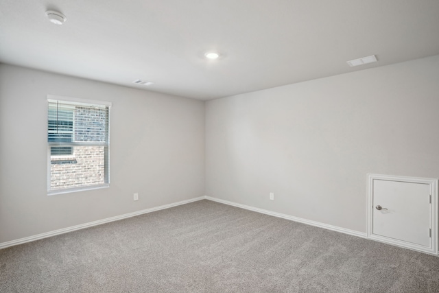 unfurnished room featuring carpet