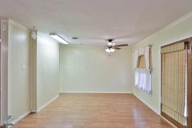 unfurnished room with a textured ceiling, light hardwood / wood-style flooring, and ceiling fan