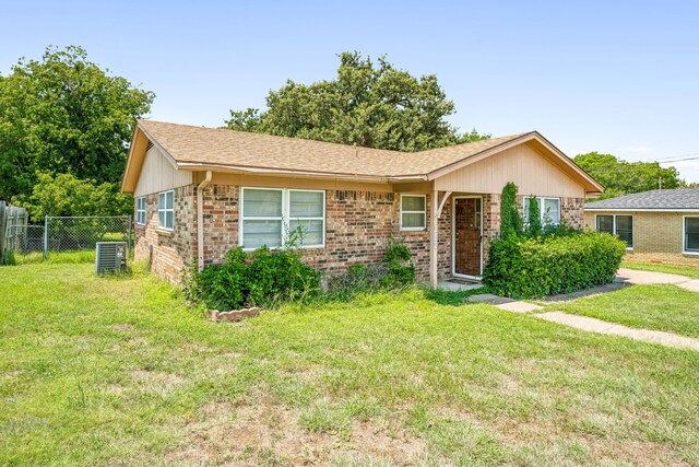 single story home featuring a front yard