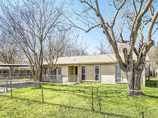 ranch-style home featuring a front yard