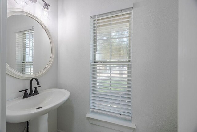 bathroom featuring sink