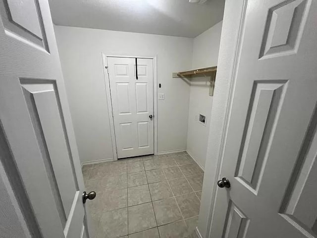 laundry room featuring light tile patterned floors