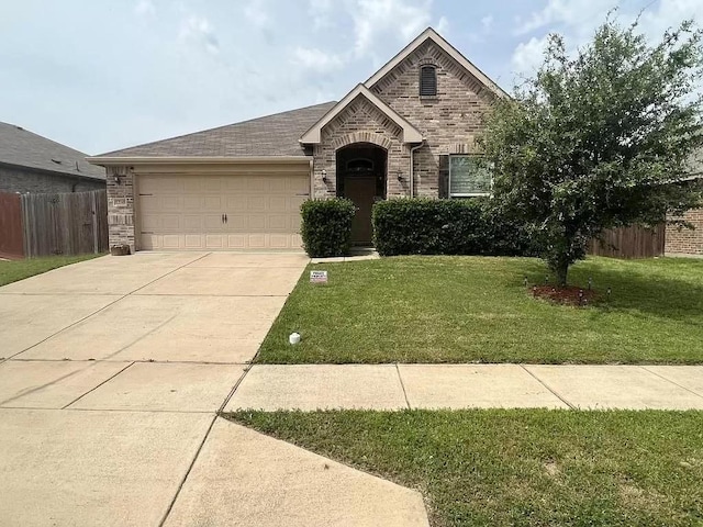 view of front of home featuring a garage and a front yard