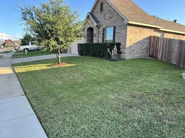 view of side of property featuring a lawn