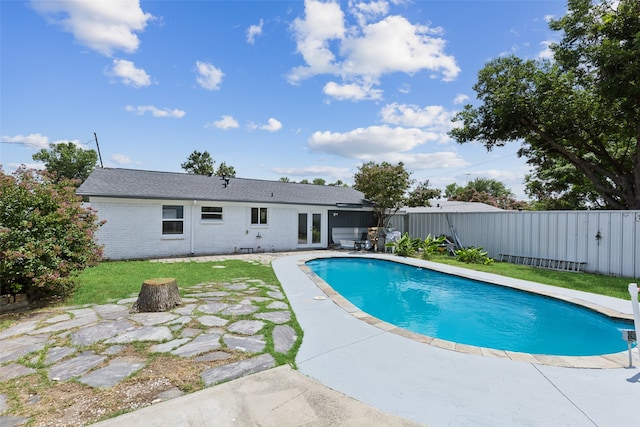 view of swimming pool featuring a patio