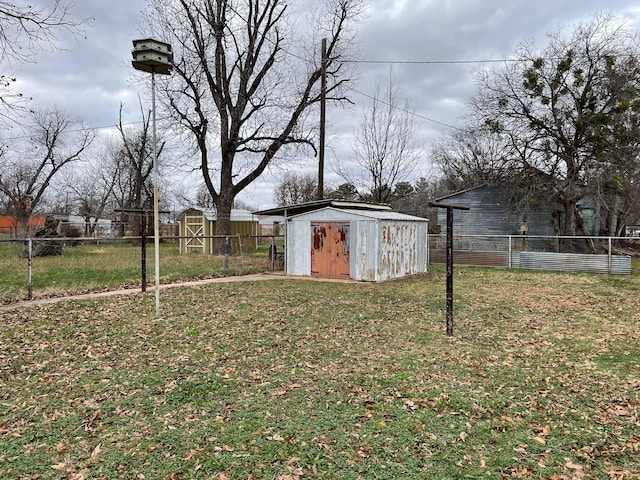 view of yard with a shed