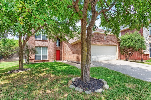 view of front of property featuring a front yard