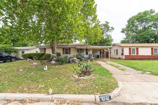 ranch-style home featuring a front lawn and a carport