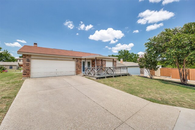 view of front of house featuring a garage and a front yard