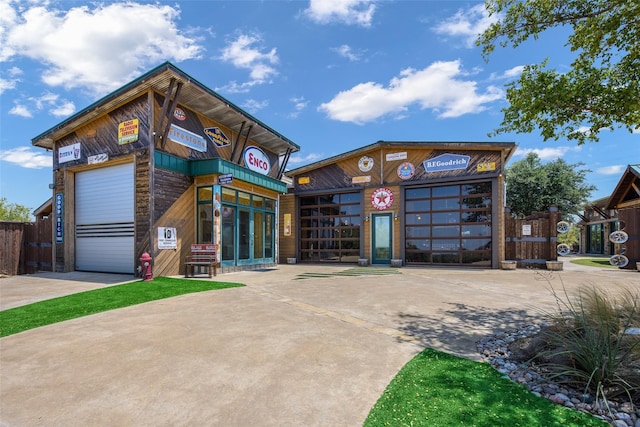 view of front of property featuring a garage