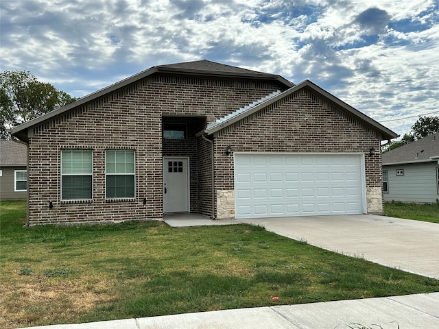 view of front facade featuring a garage and a front lawn