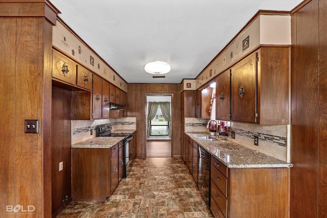 kitchen featuring crown molding, sink, tasteful backsplash, light stone counters, and black appliances