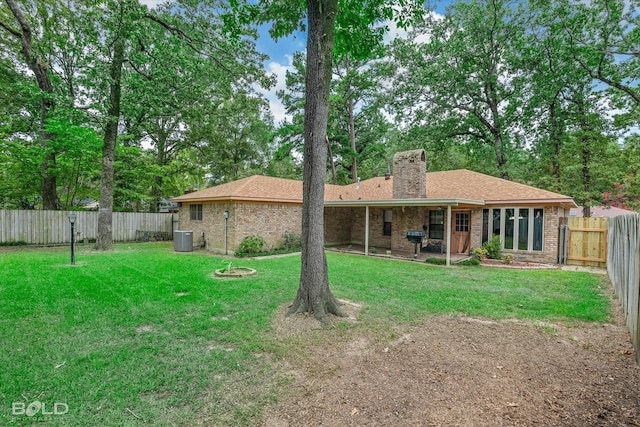 back of house featuring a lawn