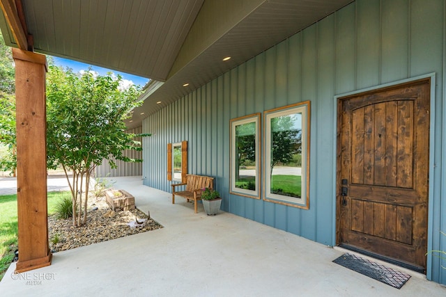 entrance to property with covered porch