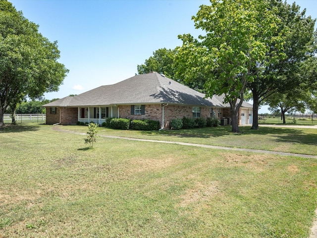 single story home featuring a front lawn