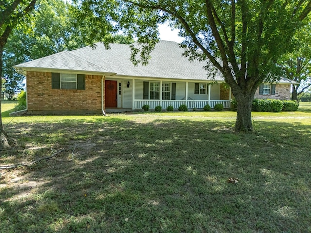 ranch-style home featuring a front yard and covered porch